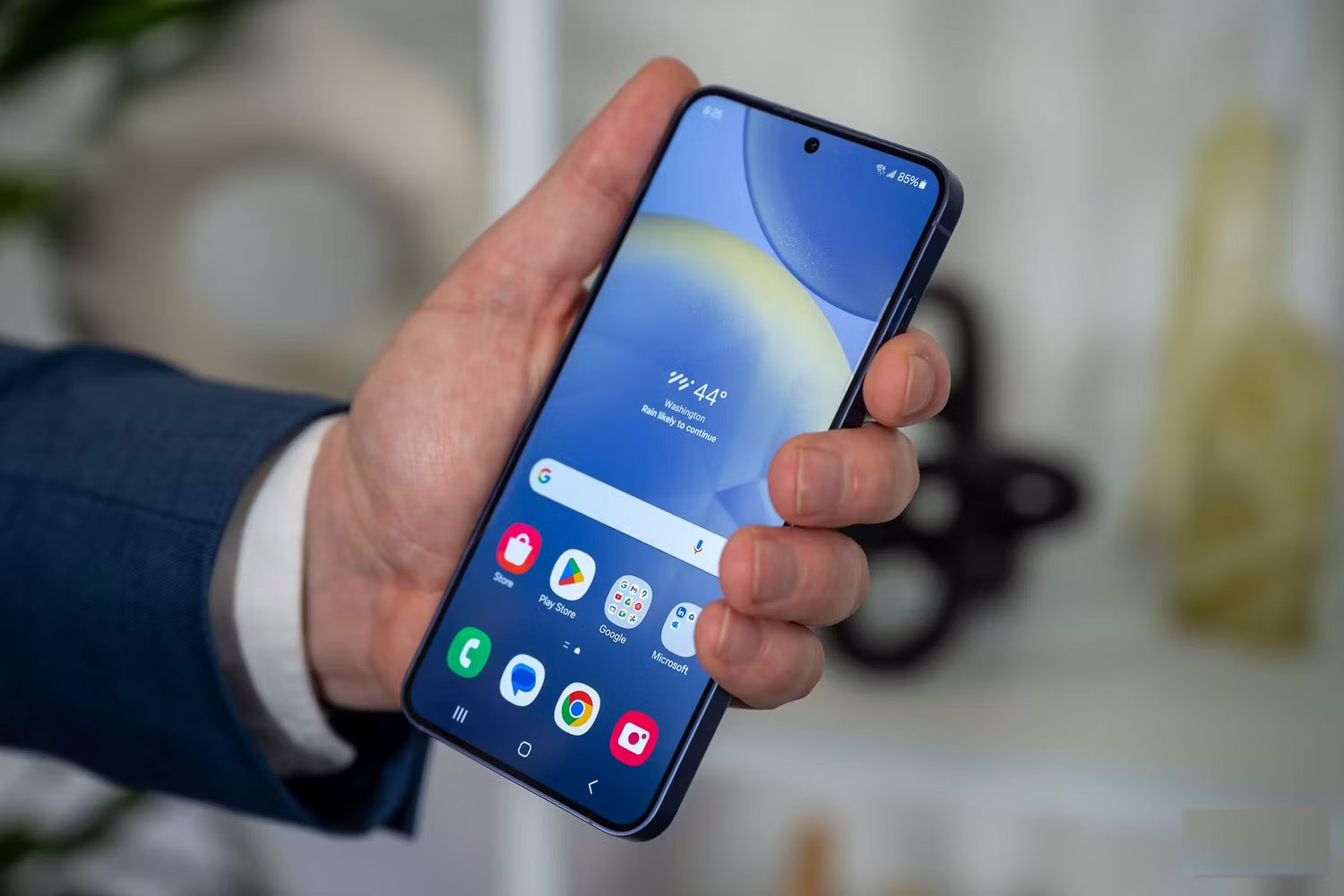 Samsung Galaxy Z Flip 6 or Galaxy S24 is better folding screen phone? Picture 3