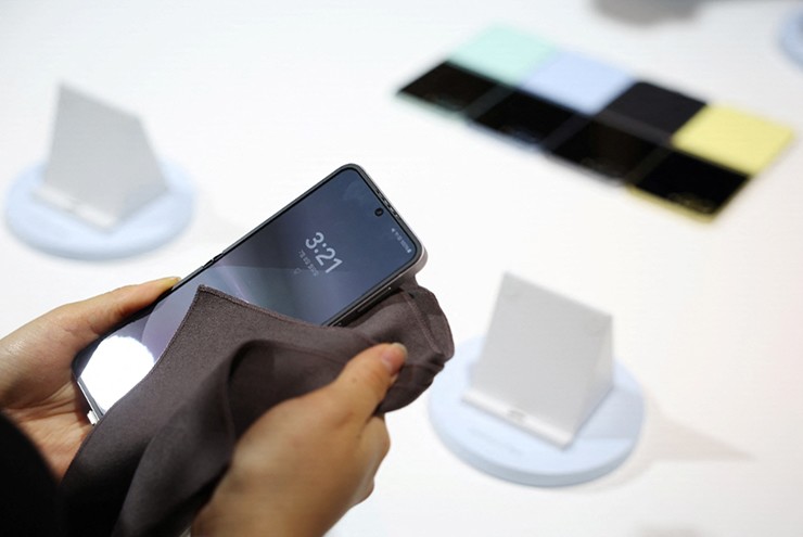 Samsung stops supporting updates for 11 smartphones Picture 1