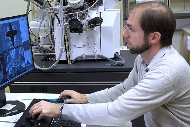 Scientists create the world's smallest QR code, visible only under an electron microscope. Picture 2