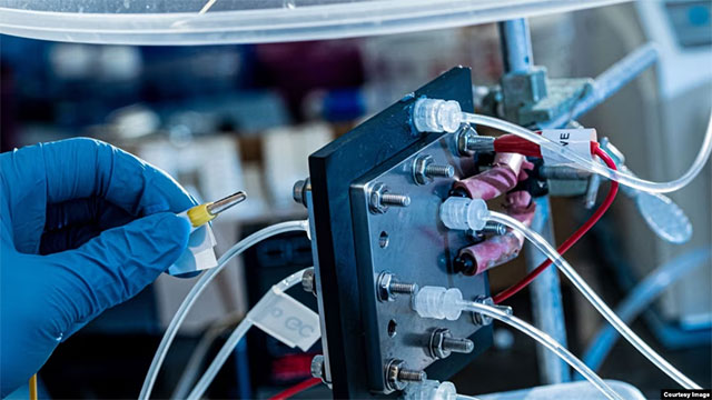 Scientists have discovered a way to convert CO₂ into a valuable fuel source. Picture 1