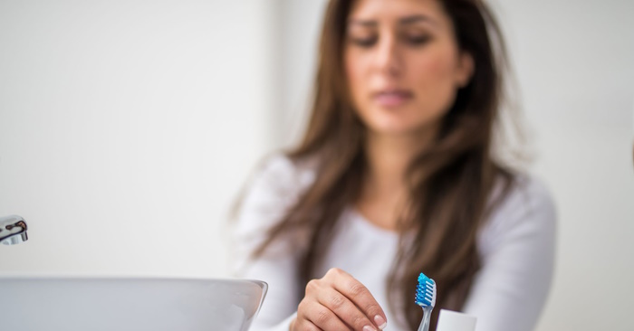 Should you brush your teeth before or after drinking coffee? Picture 1