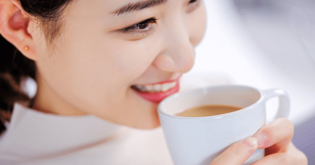 Should you brush your teeth before or after drinking coffee? Picture 2