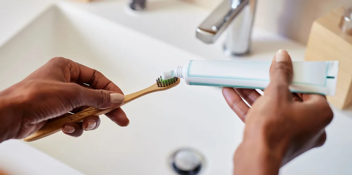 Should you brush your teeth before or after drinking coffee? Picture 3