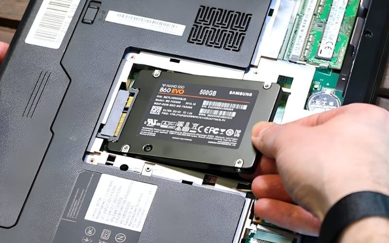 Picture 1 of Should you install an SSD in your laptop to optimize your computer's speed?