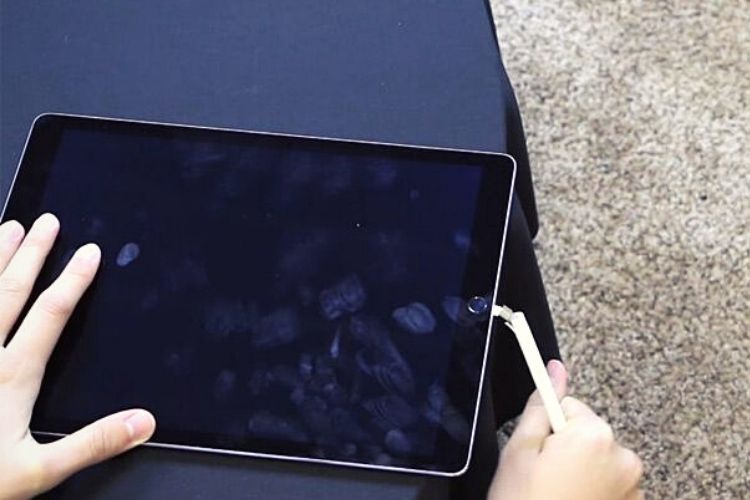 Simple guide to fix tablet that won't turn on at home Picture 3