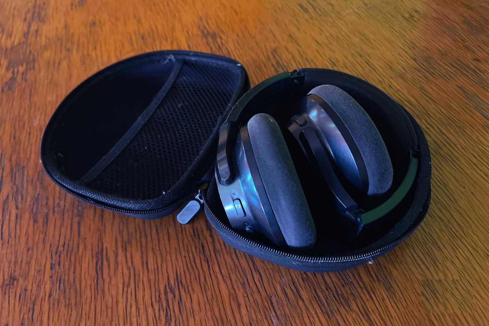 Picture 1 of Simple habits that help extend the lifespan of your headphones.