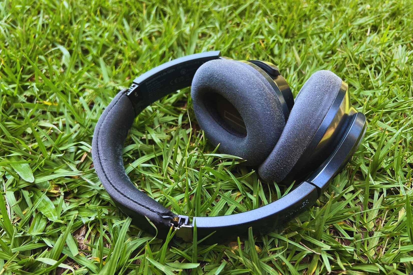 Picture 2 of Simple habits that help extend the lifespan of your headphones.
