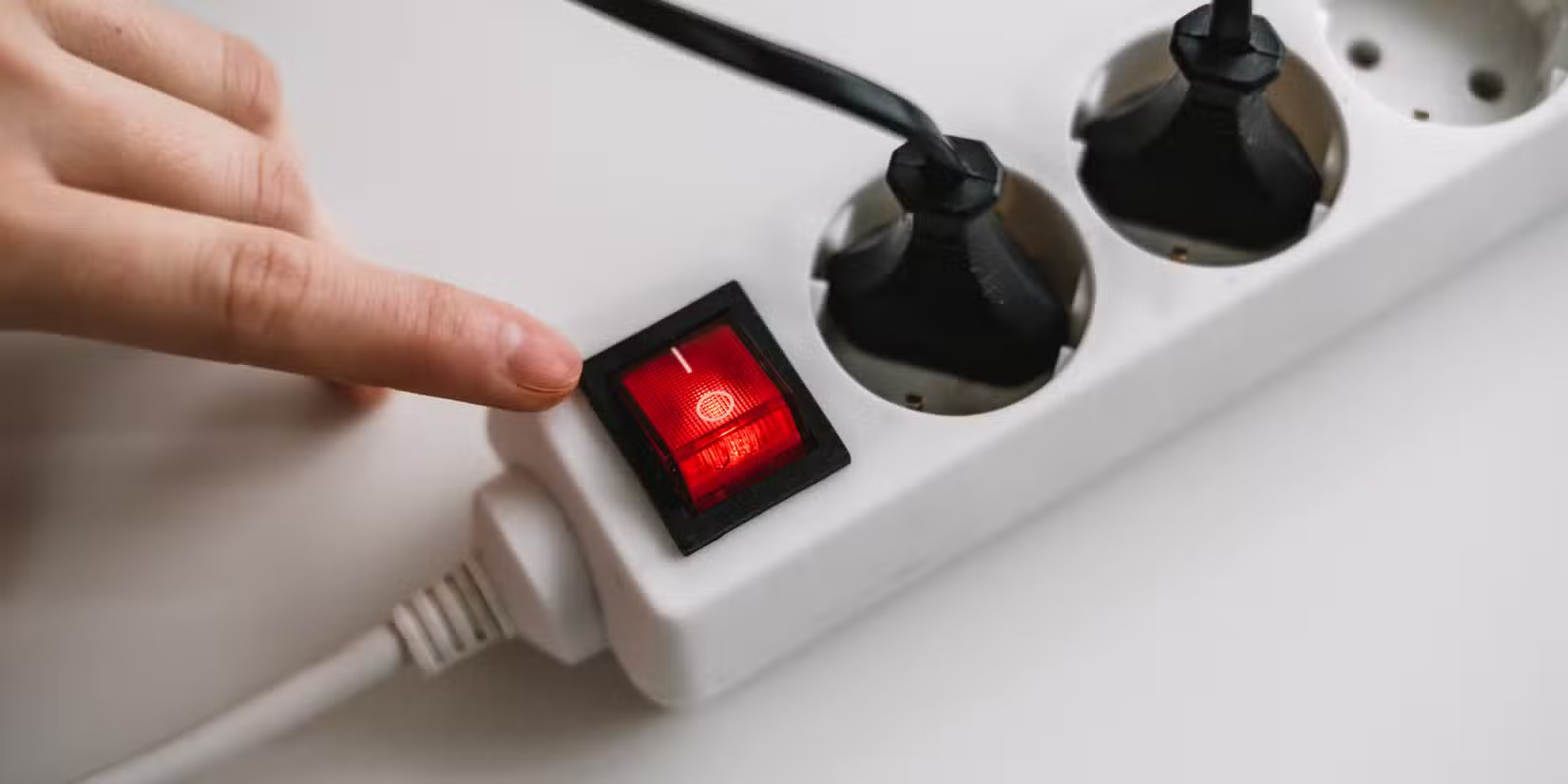 Simple maintenance tips to extend the life of your Smart TV Picture 2