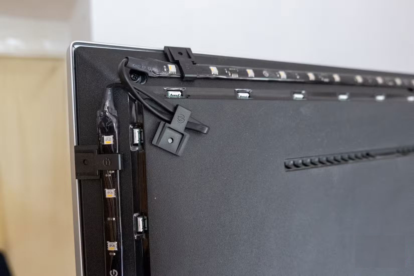 Surprising Devices You Can Plug Into Your Smart TV Picture 4