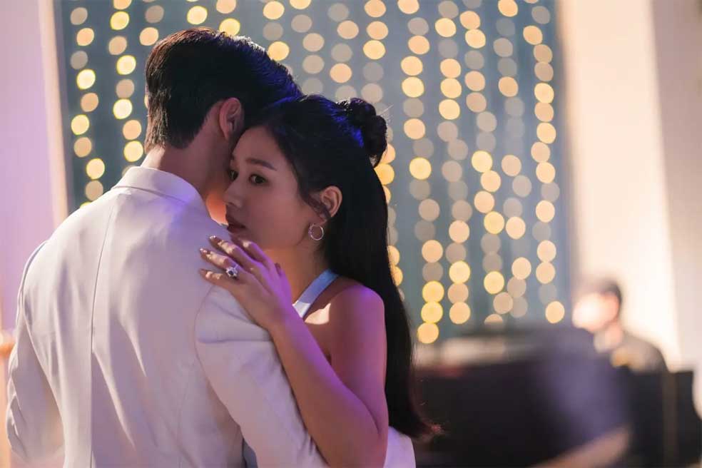 The Explosive Kiss: A thrilling South Korean romantic comedy. Picture 2