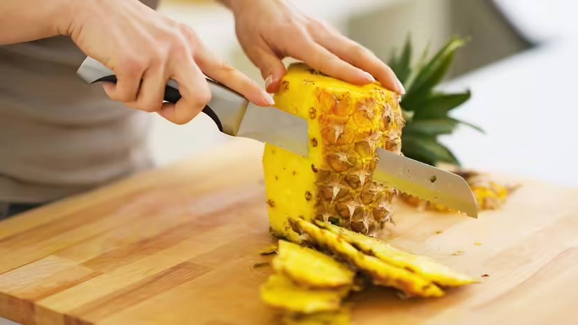 The fastest way to peel pineapple Picture 2