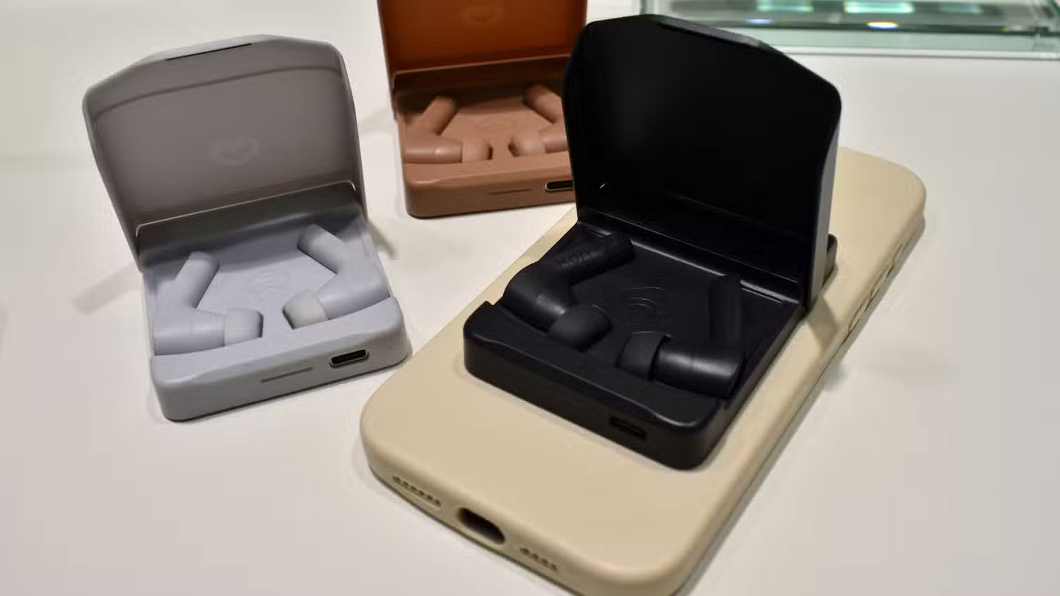 The world's first MagSafe headphones that attach to the back of the iPhone Picture 1