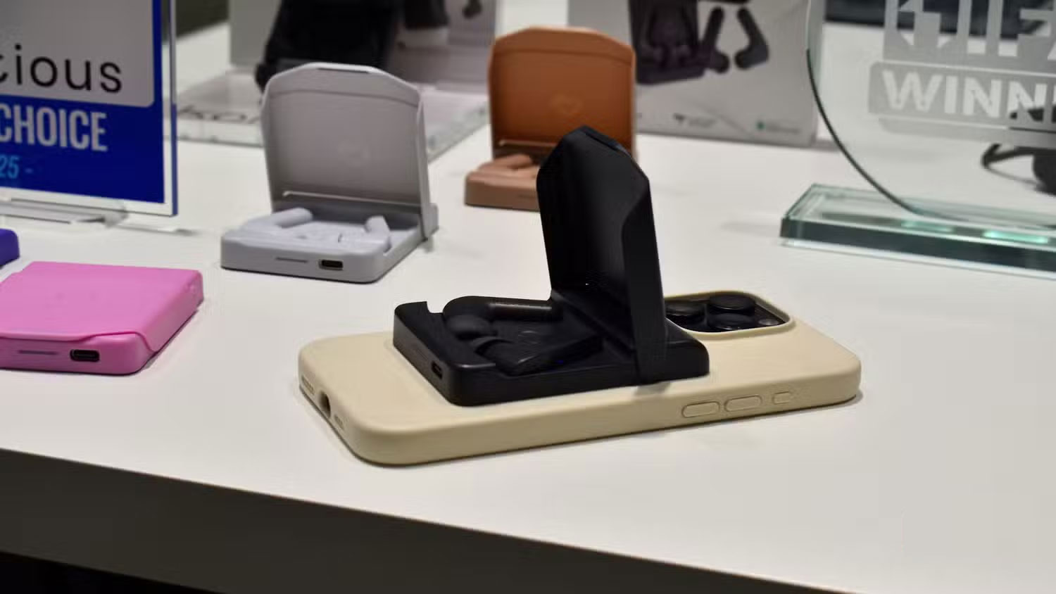 The world's first MagSafe headphones that attach to the back of the iPhone Picture 3