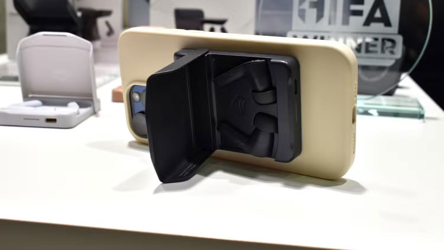 The world's first MagSafe headphones that attach to the back of the iPhone Picture 4