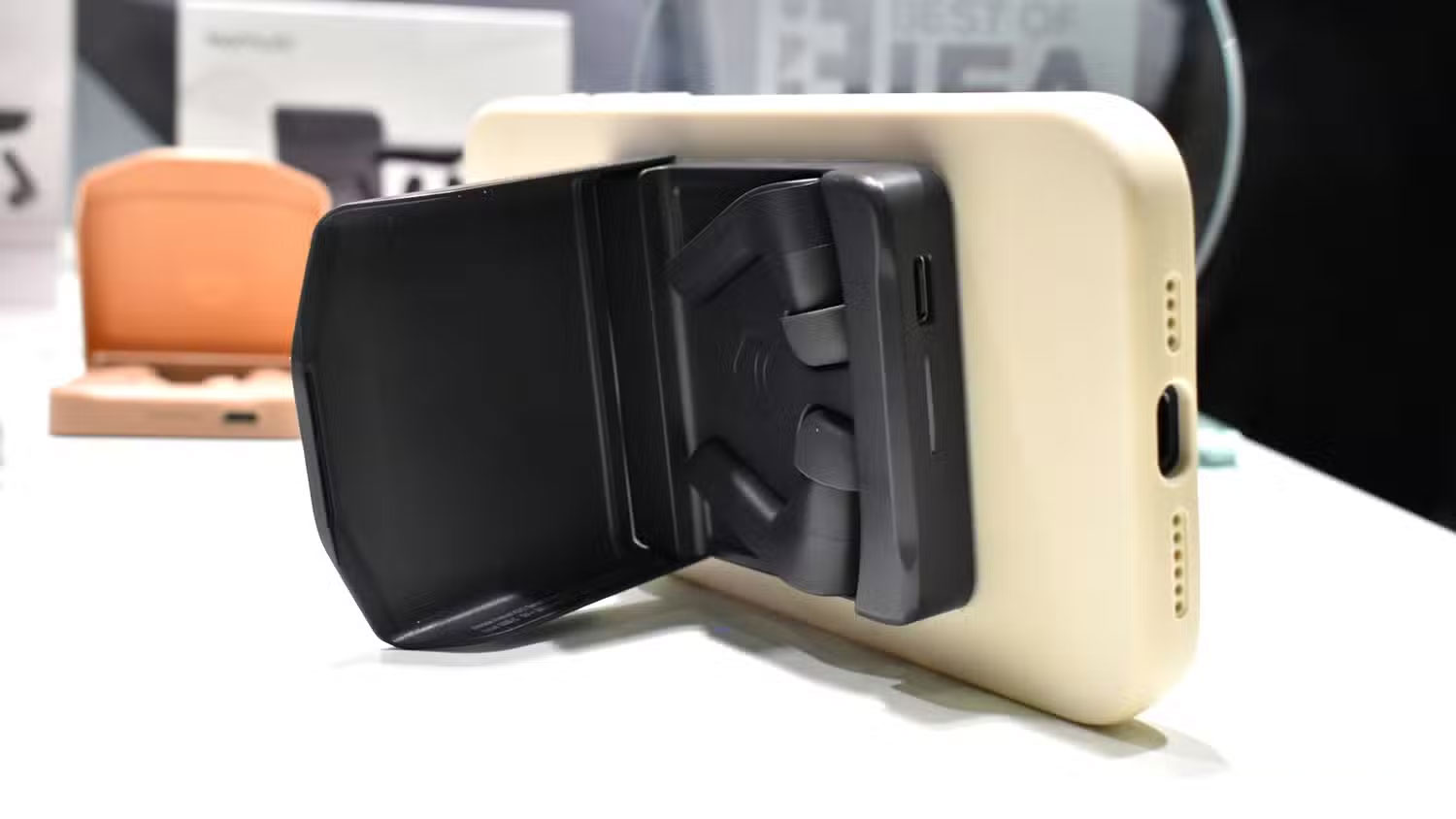 The world's first MagSafe headphones that attach to the back of the iPhone Picture 5