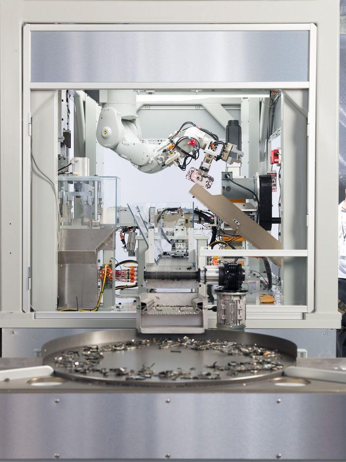 The hidden corner behind the chain that crushes 250,000 iPhones every year Picture 1