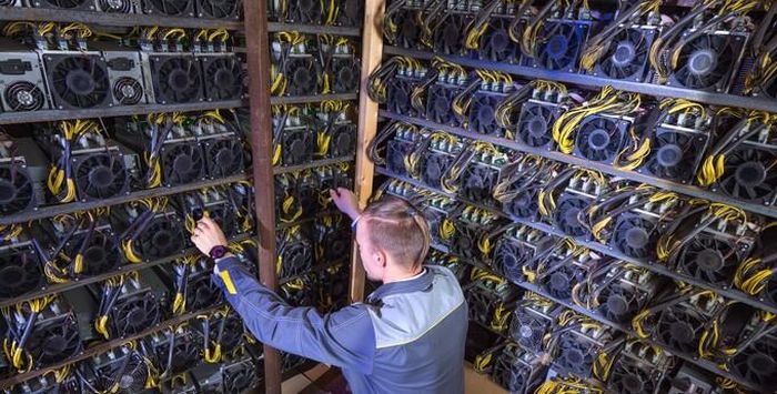 The more Bitcoin miners mine, the more they lose Picture 1