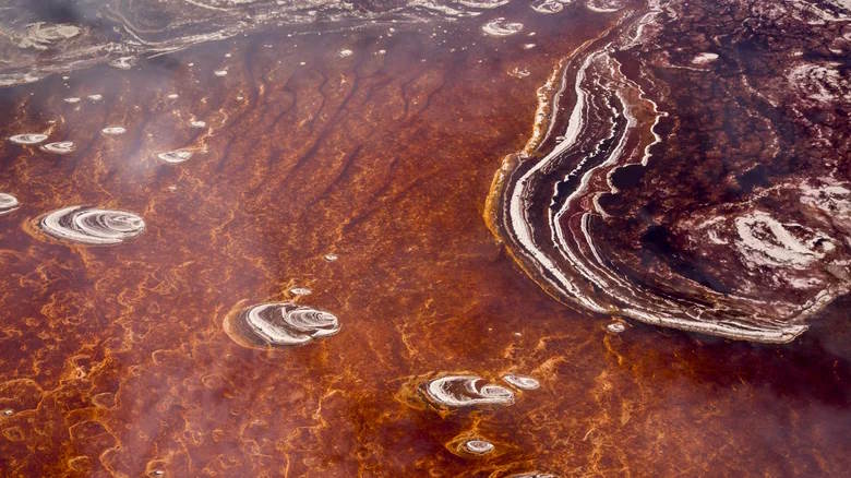 The world's most terrifying lakes. Picture 3