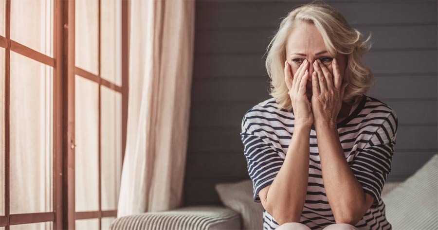 Older women often have this habit. Picture 2