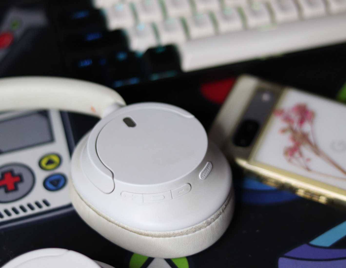 Removing the 3.5mm jack is making things worse. Picture 3