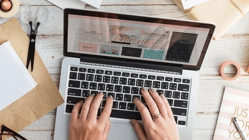 The simplest tips to deal with ants crawling into your laptop at home Picture 8