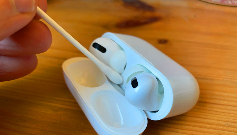 Picture 1 of Ways to fix AirPods that only work in one ear.