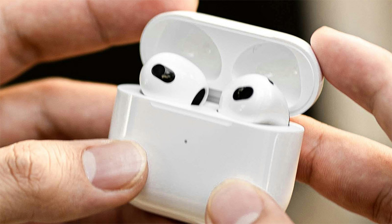 Picture 3 of Ways to fix AirPods that only work in one ear.