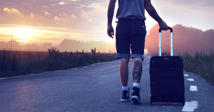 Things you should not bring when traveling for a long time Picture 1