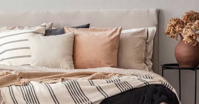 Things that make a bedroom cluttered and waste space. Picture 1