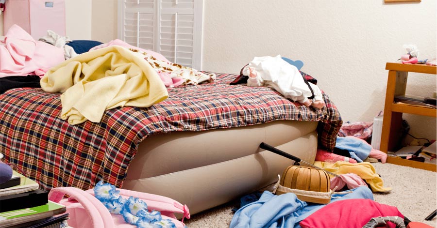 Things that make a bedroom cluttered and waste space. Picture 2