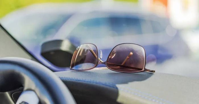 Items you should not leave in your car overnight Picture 1