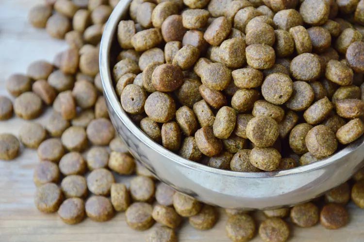 Things you should not store in plastic containers Picture 3