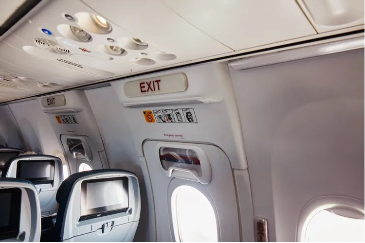 This is the type of sandal you should not choose to wear on a plane. Picture 2