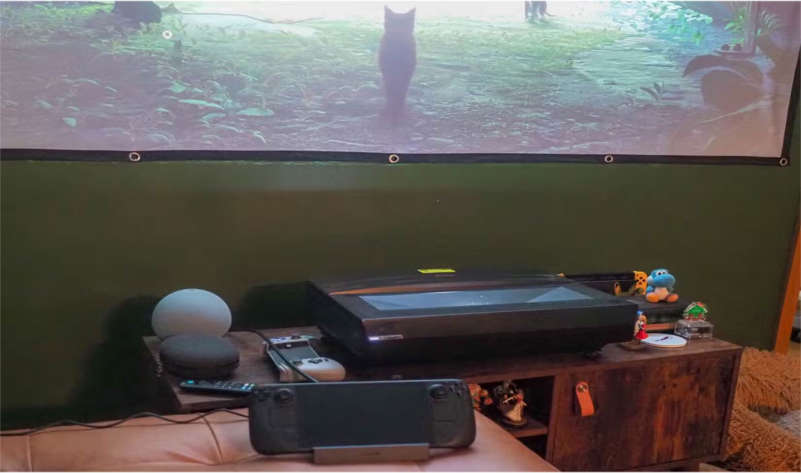 Turn your living room into a movie theater with these upgrades! Picture 1