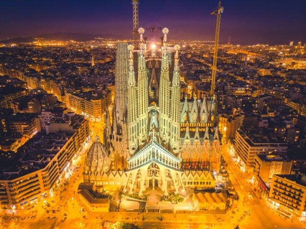 The world's unique church wonder, built for 140 years and still not finished, is stunningly magnificent Picture 7