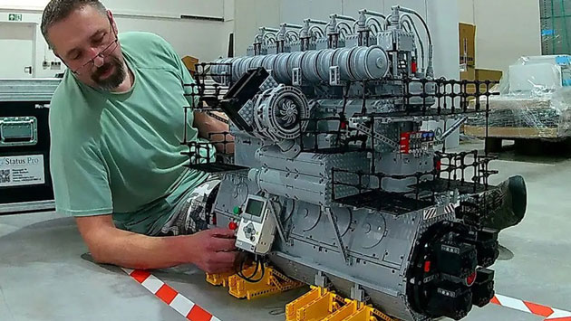 V16 diesel engine made from 60,000 Lego pieces works like the real thing Picture 1