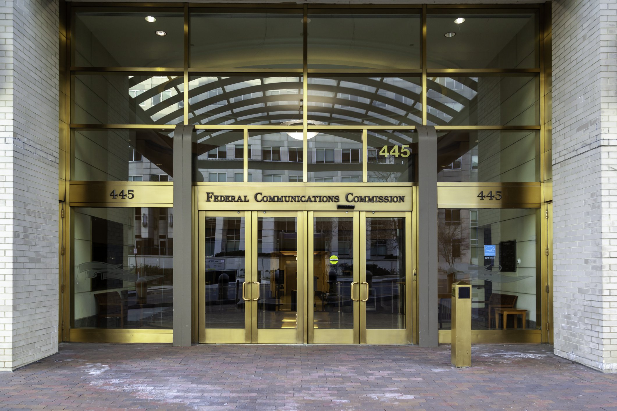 Picture 1 of Verizon receives FCC approval to acquire telecommunications spectrum.