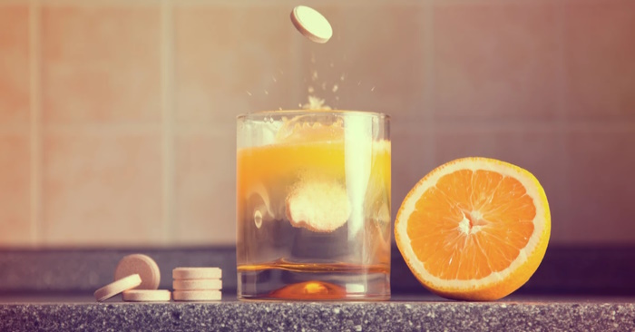 Vitamin C acts as a 'shield' protecting the lungs from common damage caused by air pollution. Picture 1