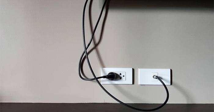Ways to tidy up and hide electrical wires and cables in the house Picture 1