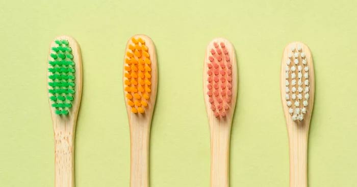 Ways to use old toothbrushes to clean hard-to-reach areas in the house Picture 1