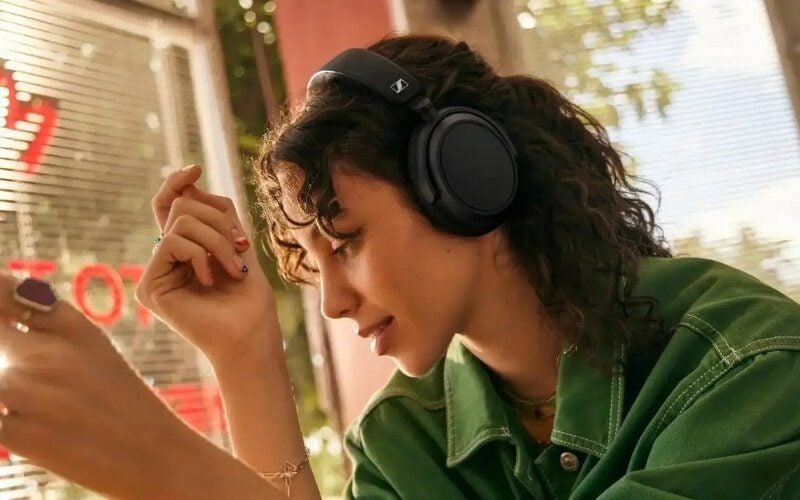 images 4 of What are headphones? Distinguishing between headphones, headsets, and earphones.