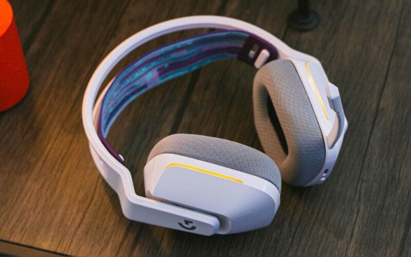images 7 of What are headphones? Distinguishing between headphones, headsets, and earphones.