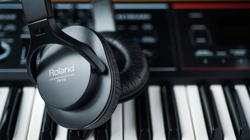 images 5 of What are monitor headphones? Distinguishing between professional audio standards.