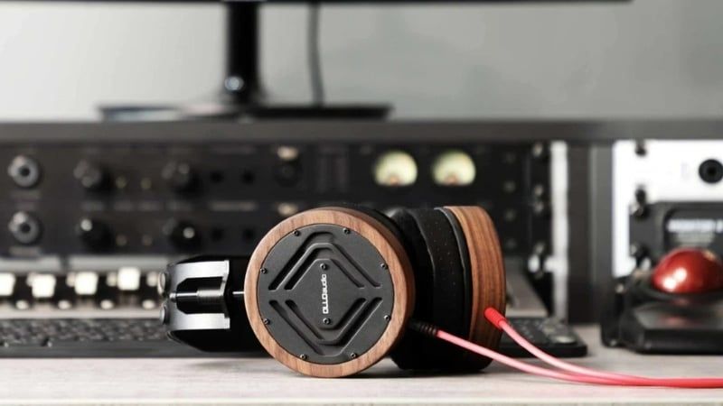 images 7 of What are monitor headphones? Distinguishing between professional audio standards.
