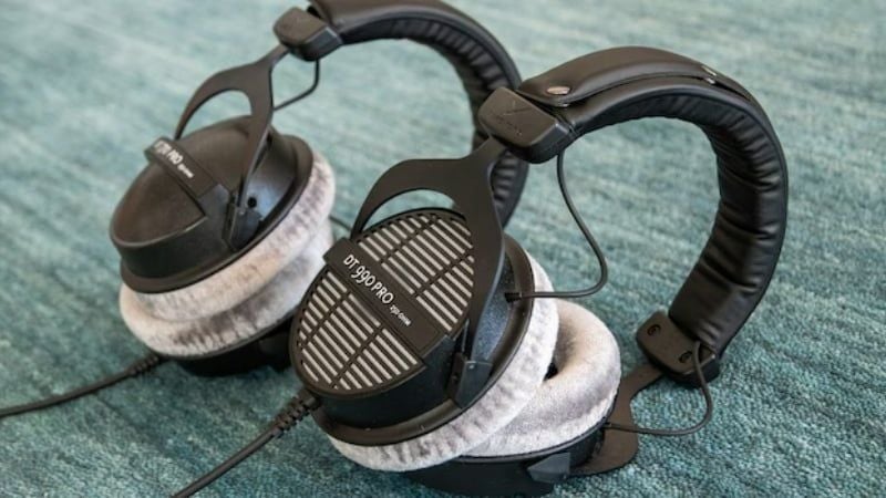 images 8 of What are monitor headphones? Distinguishing between professional audio standards.