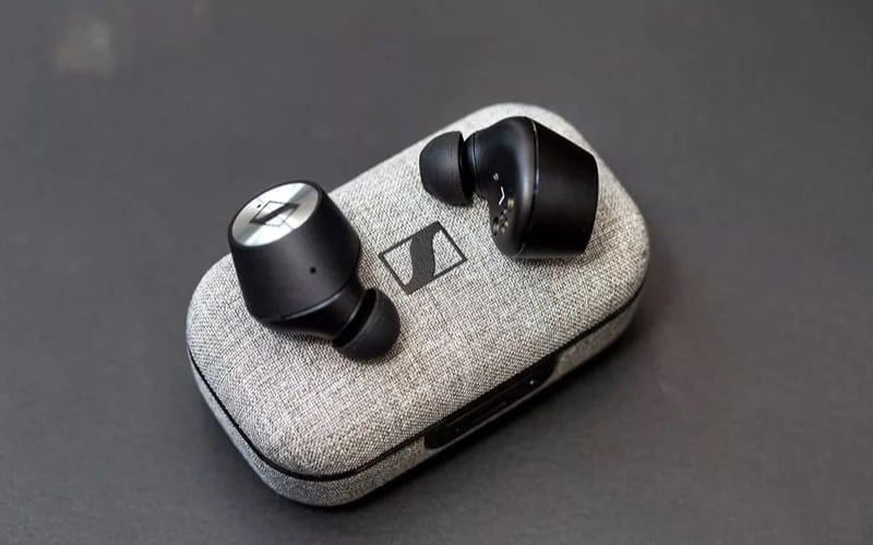 Picture 2 of What are over-ear headphones? How to distinguish them from in-ear headphones?