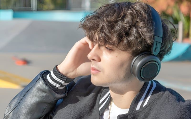 Picture 5 of What are over-ear headphones? How to distinguish them from in-ear headphones?