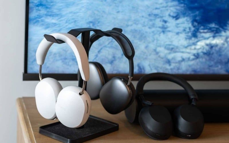 Picture 1 of What are wireless headphones? Differentiating between Wireless and True Wireless headphones.
