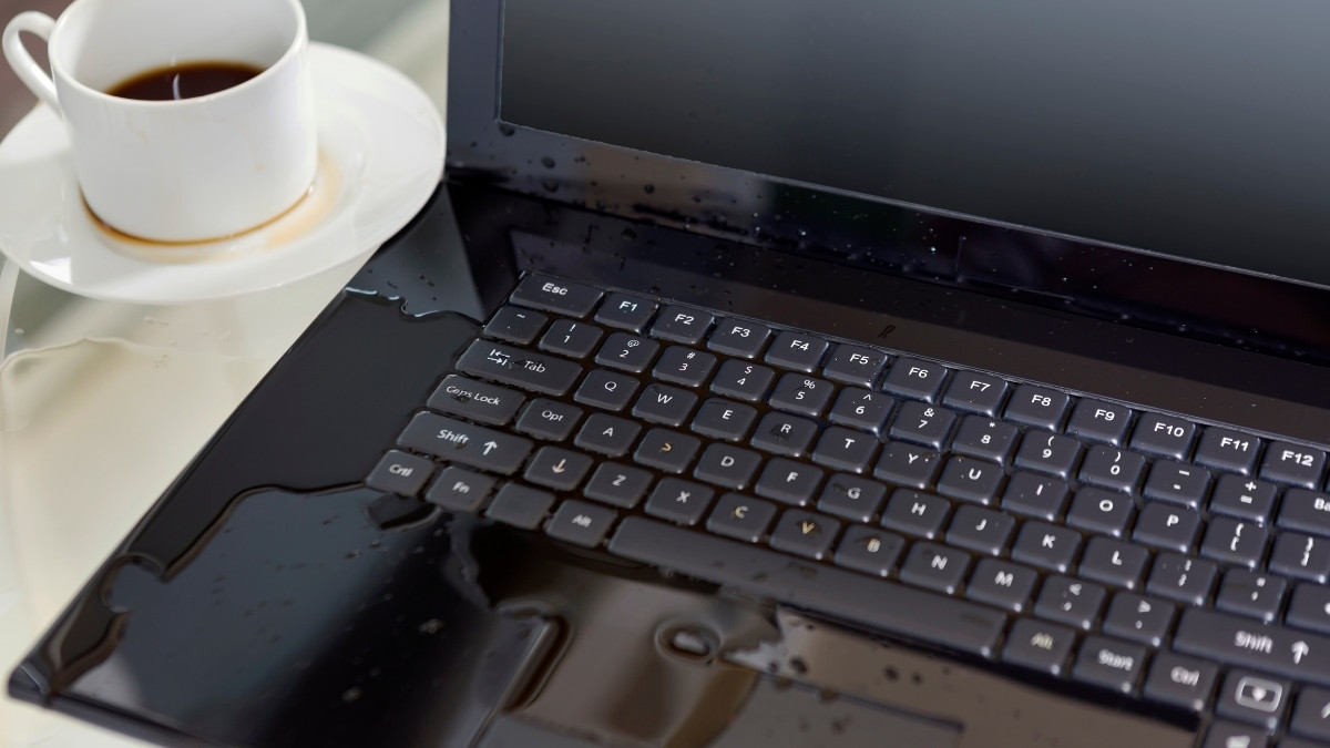 Picture 3 of What causes laptop keys to get stuck? How to check and fix it effectively.