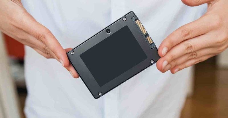 What causes SSD hard drive not to be recognized? How to fix it? Picture 1